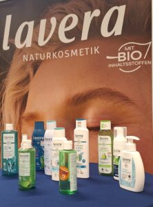 Pionierarbeit für die Kosmetikbranche: lavera startet Forschung zum Pfandsystem in München / Pflegeprodukt trifft Pfandautomat – reo testet Rückgabe von Kosmetikverpackungen bei Kaufland und VollCorner